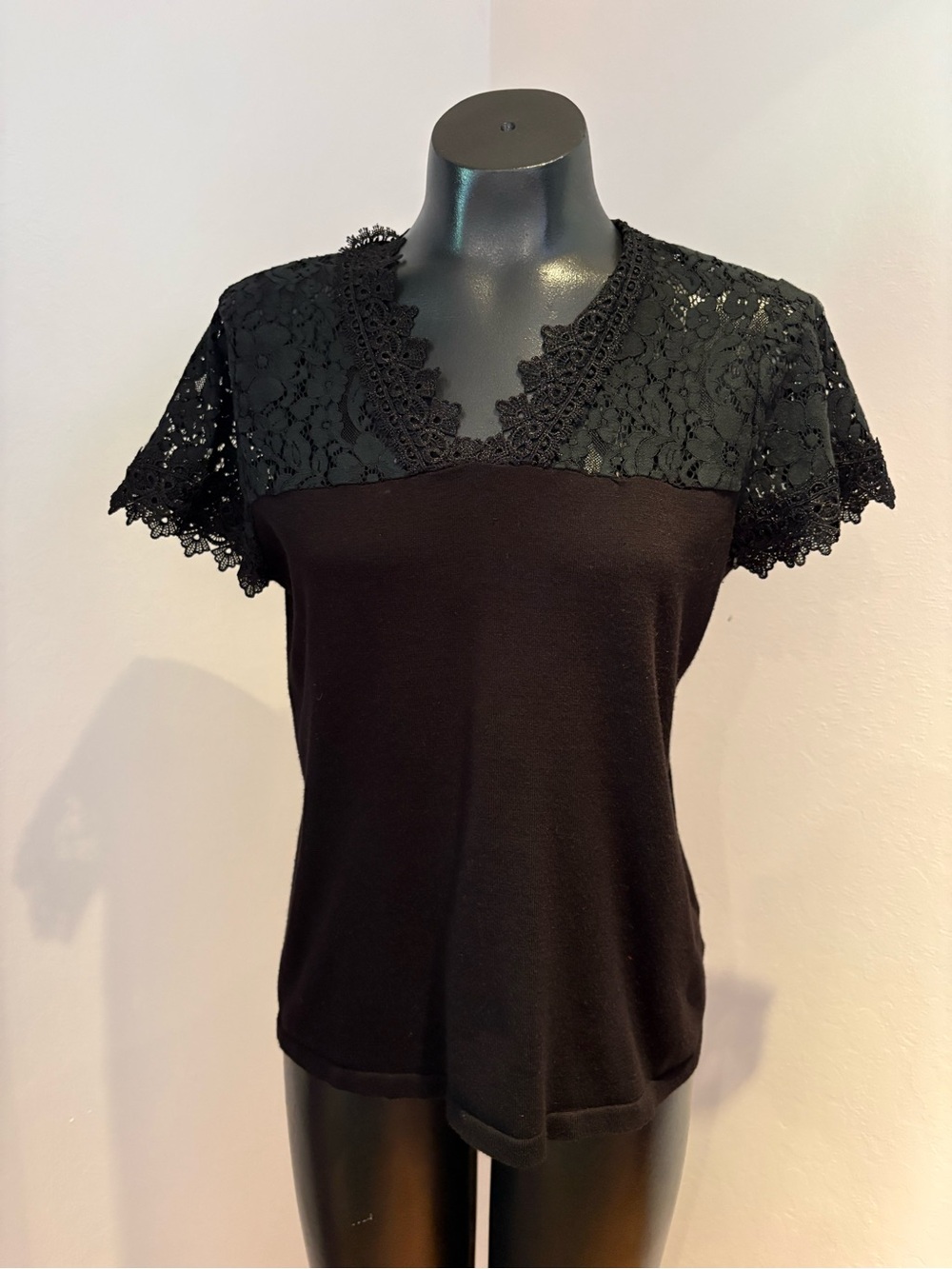 Andrea Jovine Women's Black Lace Yoke Short Sleeve Top